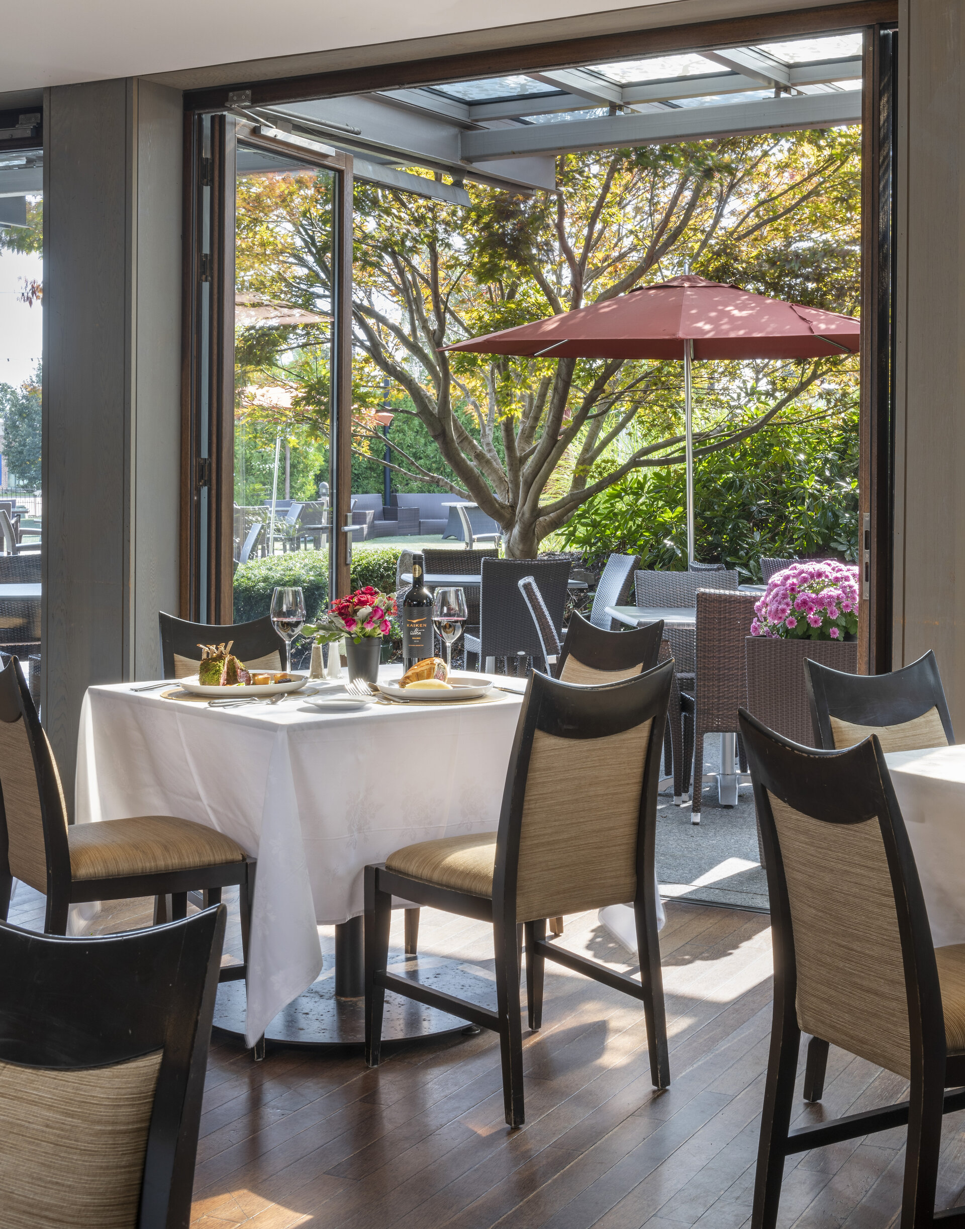 Outdoor Seating Restaurant in Worcester, MA Beechwood Hotel